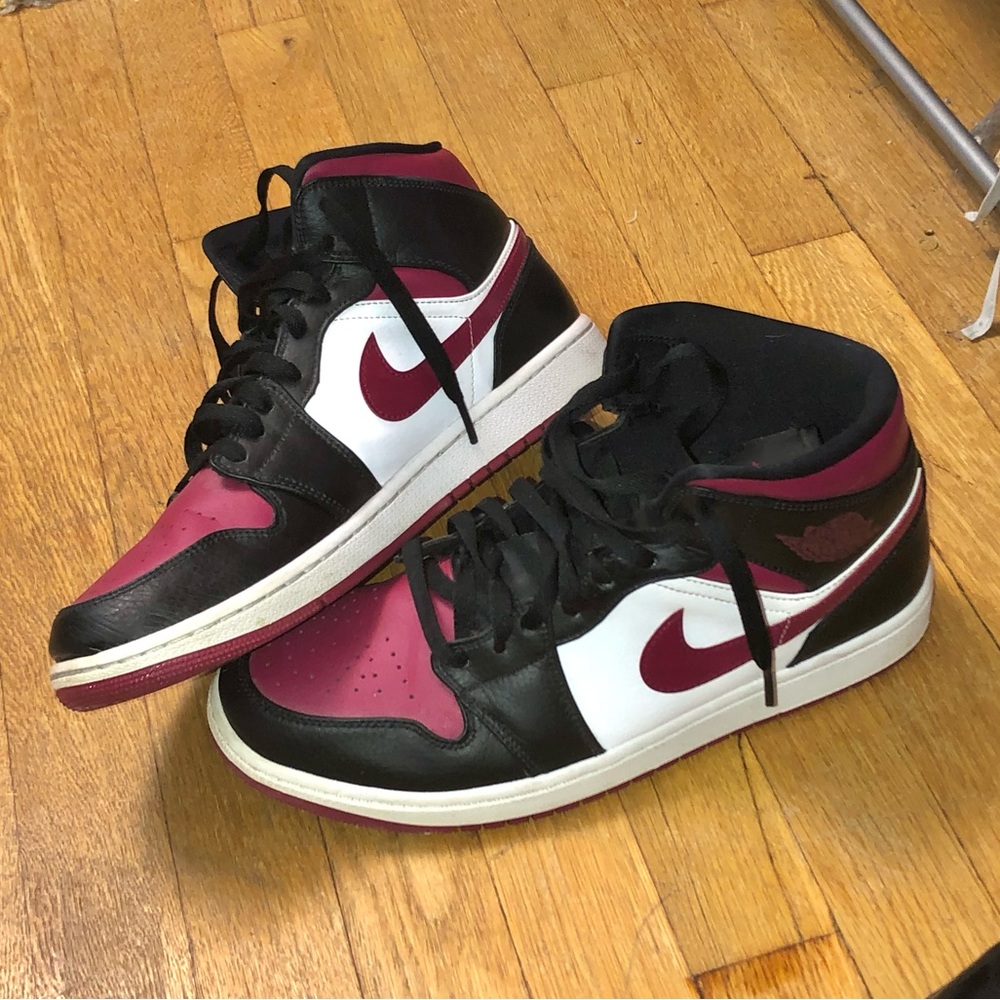 Air Jordan 1 Mids